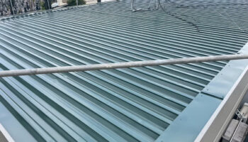 足立区 折板屋根塗装 S様アパート